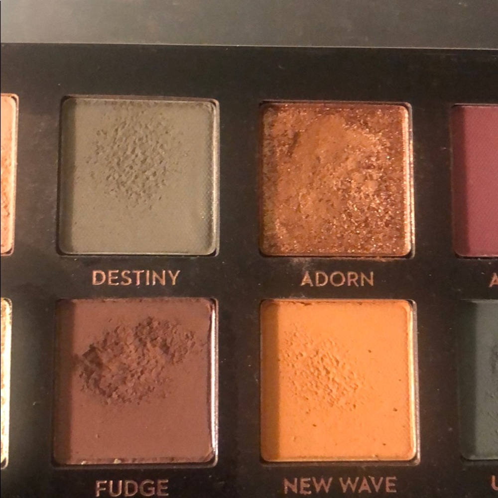 Makeup - Picture 3 of 6